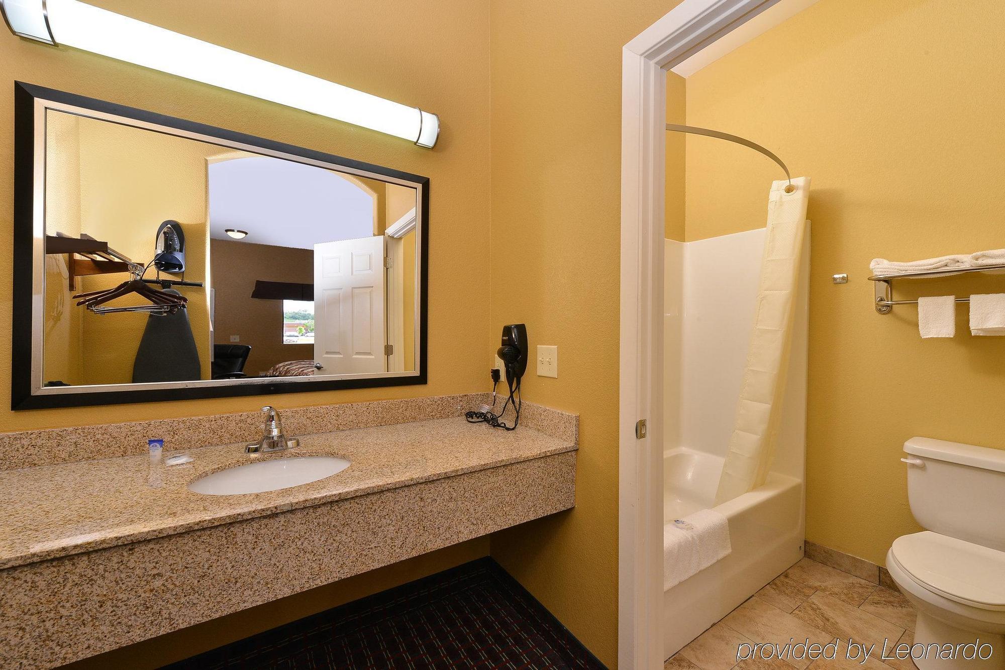 Americas Best Value Inn Tupelo Exterior photo