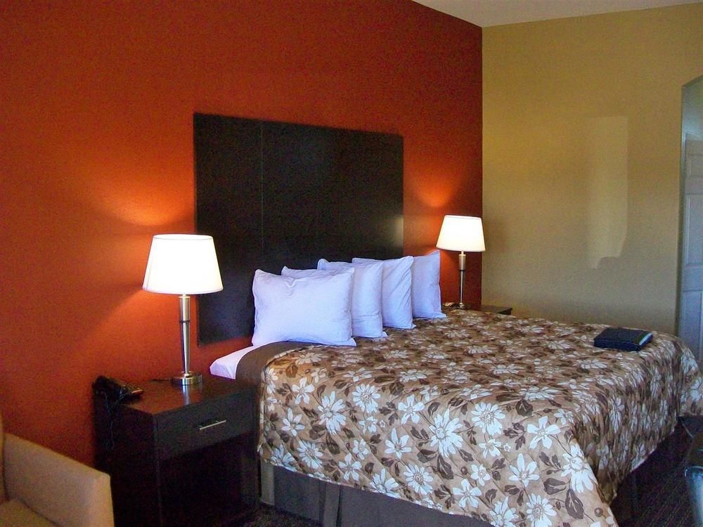Americas Best Value Inn Tupelo Exterior photo